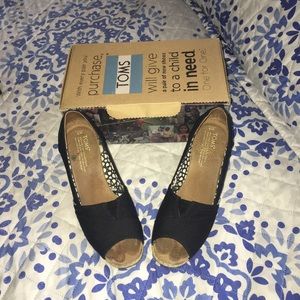 TOMS Women’s Blk Wedges